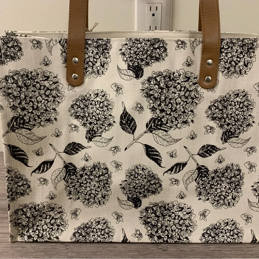 Large Floral black and white Cotton fabric Canvas Tote Bag with leather Handles - Picture 2 of 8